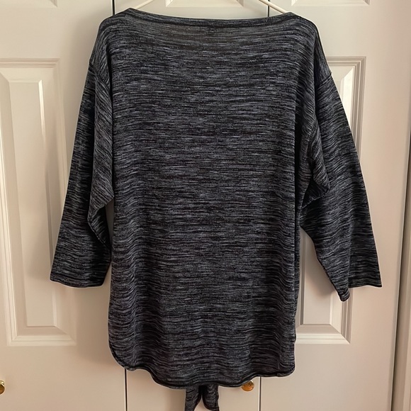 Max Studio Women’s Shirt, Size XL, front tie at bottom of shirt - Picture 2 of 3